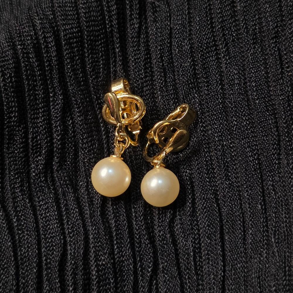 Vintage Trifari 1950s 60s Faux Pearl Drop Clip On Earrings Gold Tone Mid Century